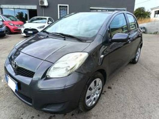 usato TOYOTA Yaris