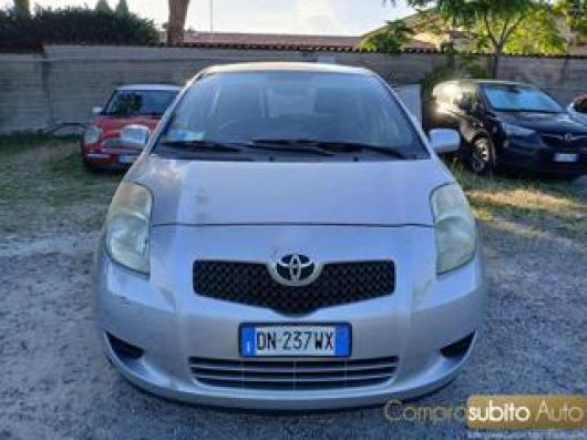 usato TOYOTA Yaris
