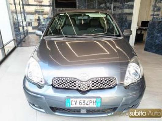 usato TOYOTA Yaris