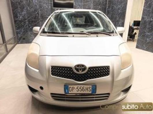 usato TOYOTA Yaris