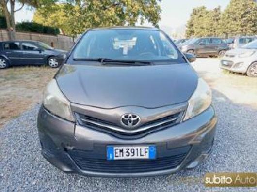 usato TOYOTA Yaris