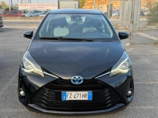 usato TOYOTA Yaris