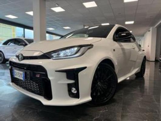usato TOYOTA Yaris
