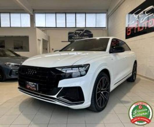 usato AUDI Q8