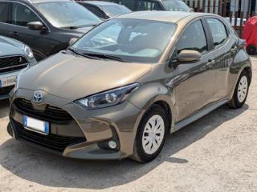 usato TOYOTA Yaris