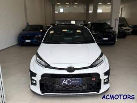usato TOYOTA Yaris