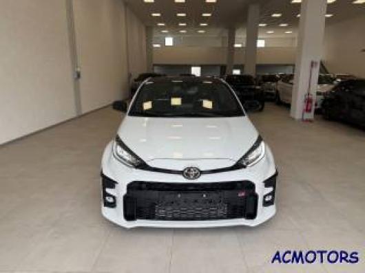 usato TOYOTA Yaris
