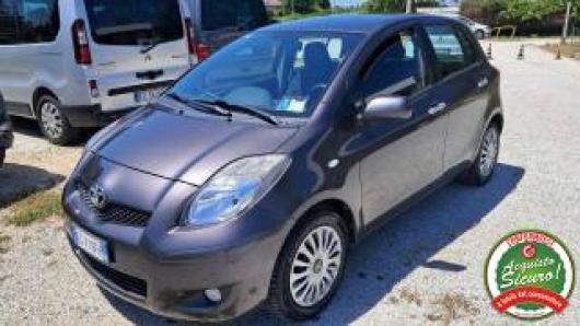 usato TOYOTA Yaris