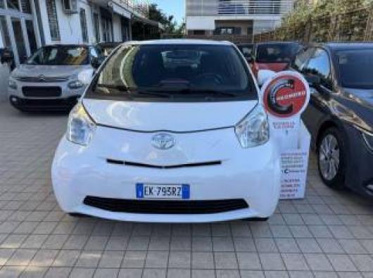 usato TOYOTA iQ