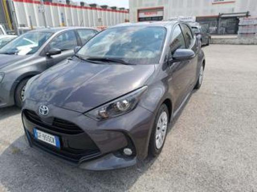 usato TOYOTA Yaris