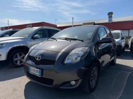 usato TOYOTA Yaris