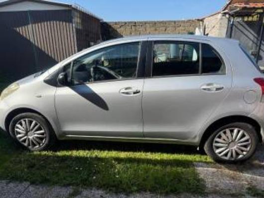 usato TOYOTA Yaris