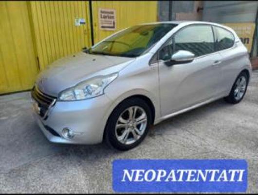 usato PEUGEOT 208