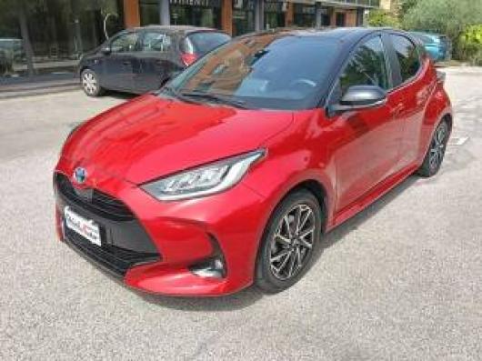 usato TOYOTA Yaris