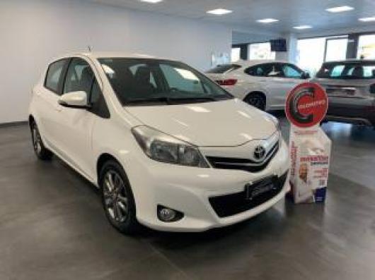 usato TOYOTA Yaris