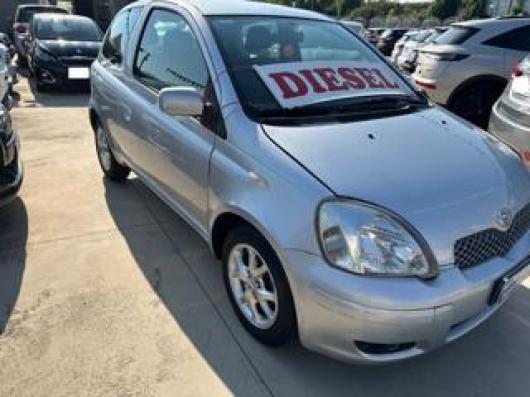 usato TOYOTA Yaris