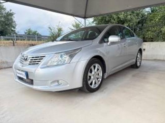 usato TOYOTA Avensis
