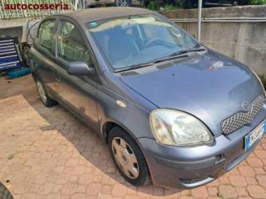 usato TOYOTA Yaris