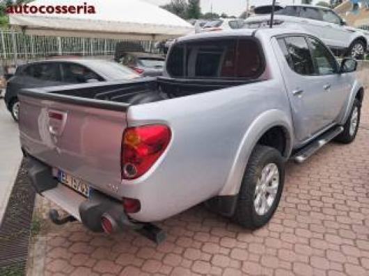 usato MITSUBISHI L200