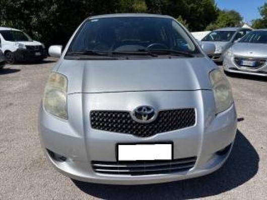 usato TOYOTA Yaris
