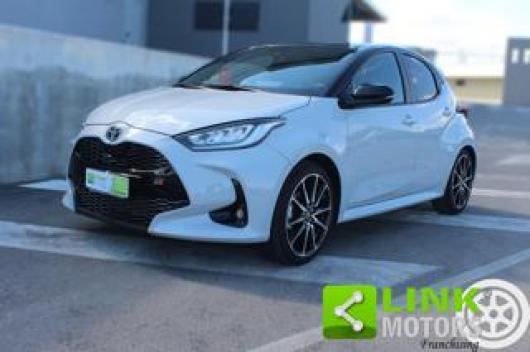 usato TOYOTA Yaris