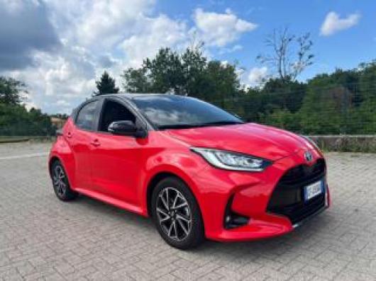 usato TOYOTA Yaris