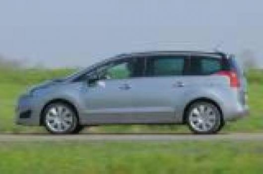 usato PEUGEOT 5008