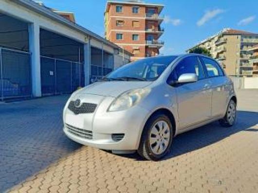 usato TOYOTA Yaris