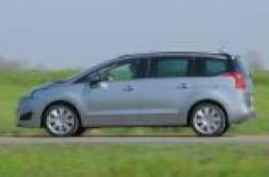 usato PEUGEOT 5008