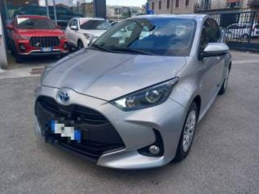 usato TOYOTA Yaris