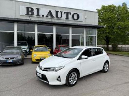usato TOYOTA Auris