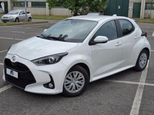 usato TOYOTA Yaris