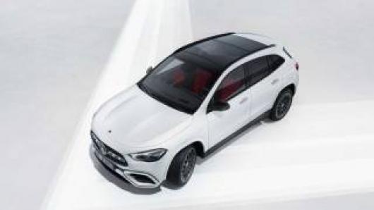 nuovo MERCEDES GLA 250