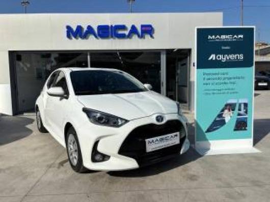 usato TOYOTA Yaris