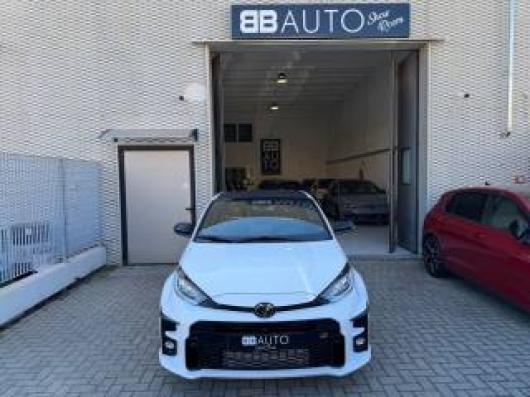 usato TOYOTA Yaris