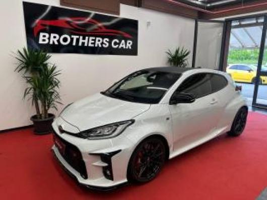 usato TOYOTA Yaris