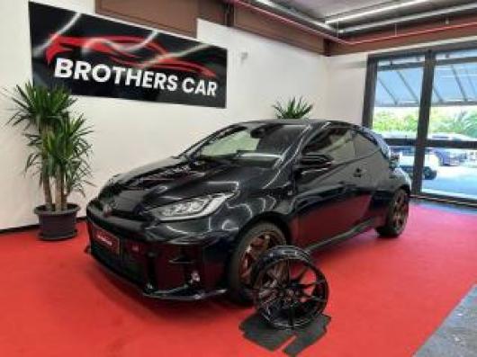 usato TOYOTA Yaris