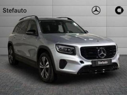 Km 0 MERCEDES GLB 200