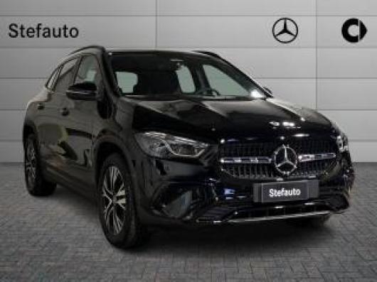 nuovo MERCEDES GLA 200