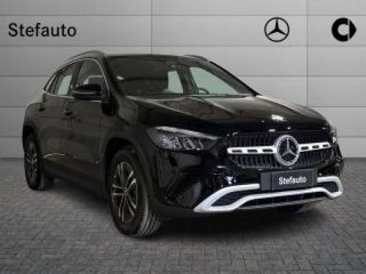 nuovo MERCEDES GLA 180