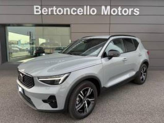 usato VOLVO XC40