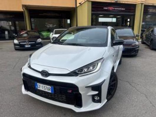 usato TOYOTA Yaris