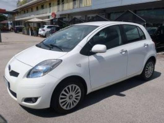 usato TOYOTA Yaris