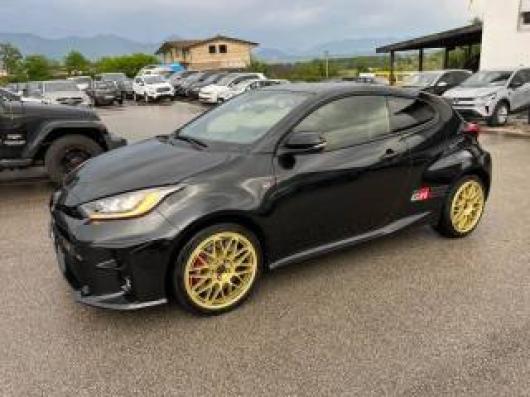 usato TOYOTA Yaris