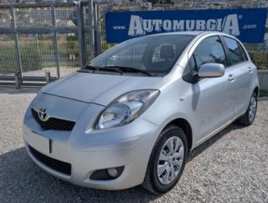 usato TOYOTA Yaris