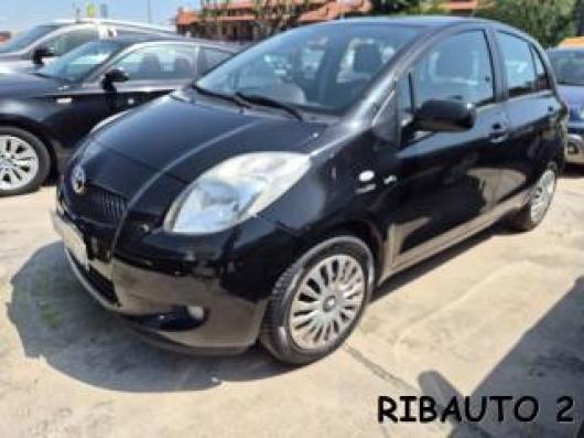 usato TOYOTA Yaris