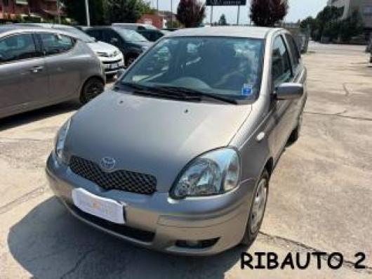 usato TOYOTA Yaris