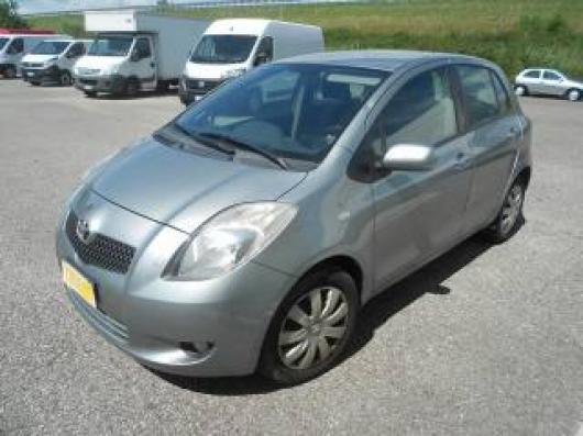 usato TOYOTA Yaris