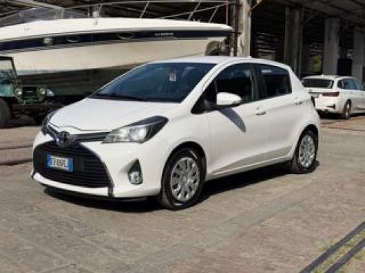 usato TOYOTA Yaris