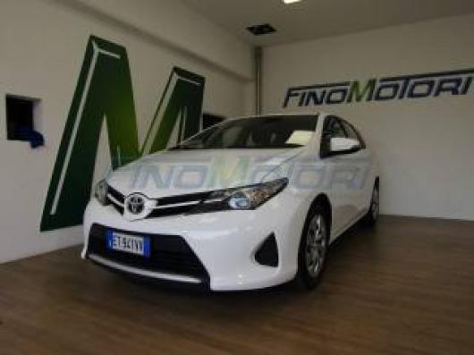 usato TOYOTA Auris